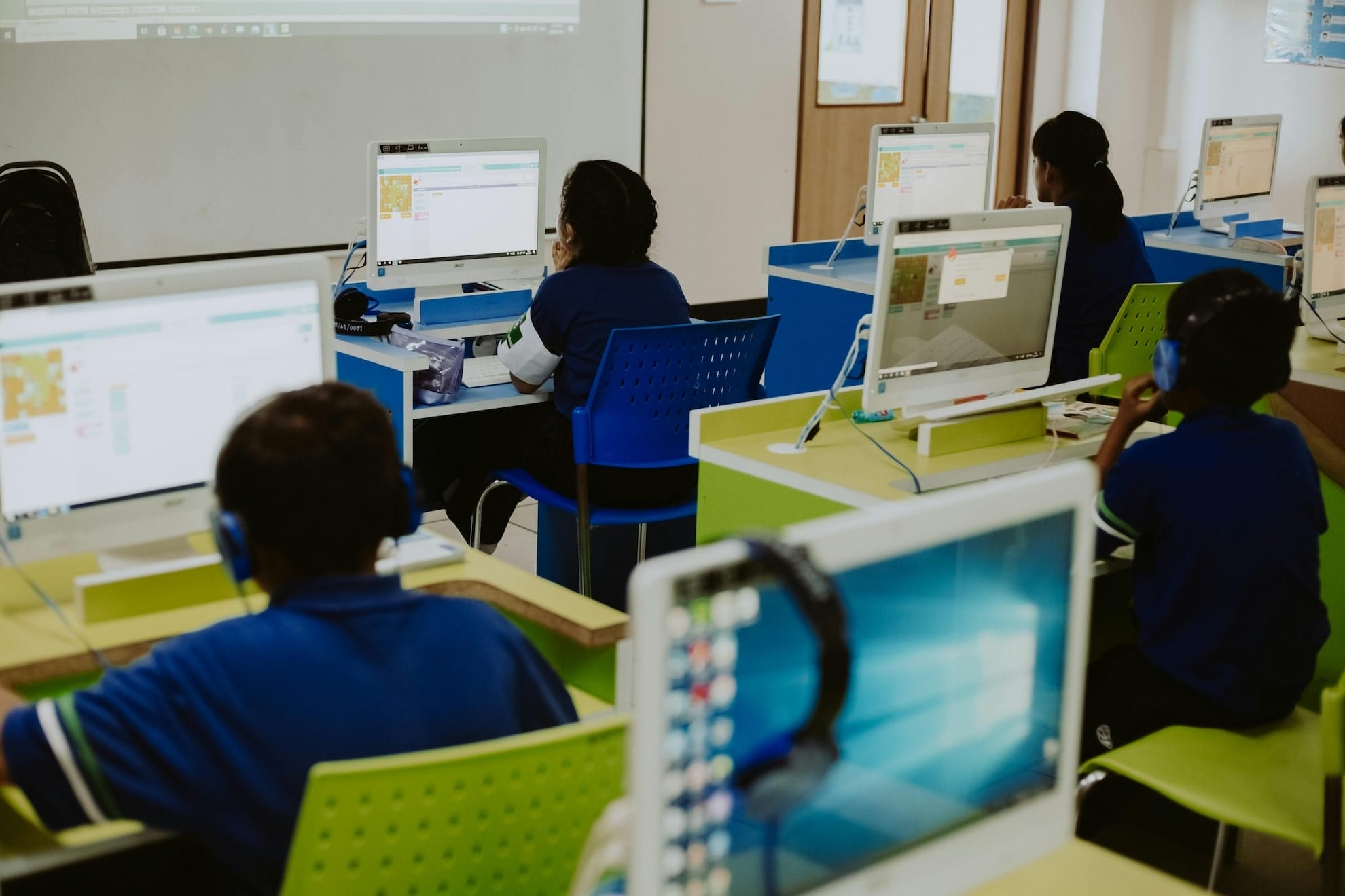 noisy computer lab